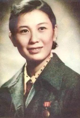 半岛体育网址-七夕共怀严凤英，含冤而死后惨遭“开膛破肚”